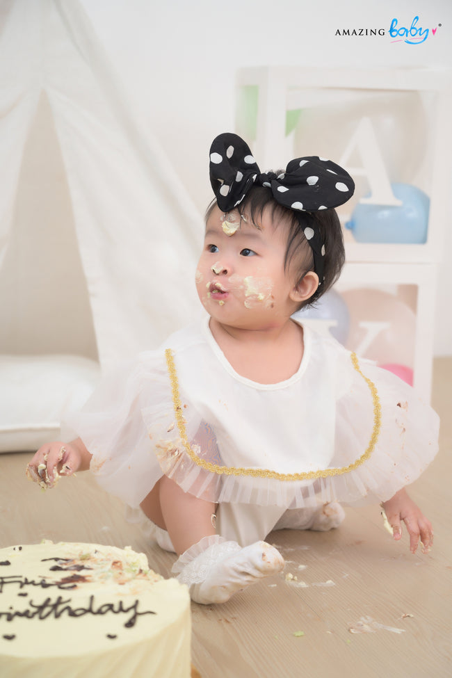 Baby Dressed in Minnie Mouse Smash Cake Photography Session at Amazing Baby Studio Malaysia